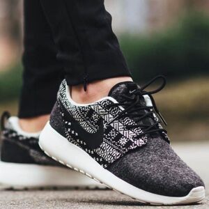 Nike Roshe One Winter Sneakers Size 7.5